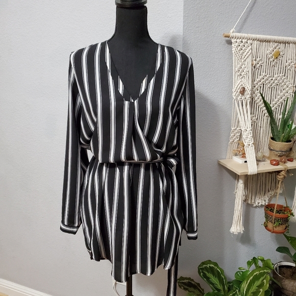 Dress - Picture 1 of 7